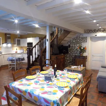 Sur Gironde - Maison Mitoyenne En Pierres - Proximite Commerces Villa