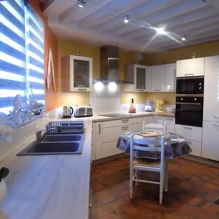 Villa Sur Gironde - Maison Mitoyenne En Pierres - Proximite Commerces