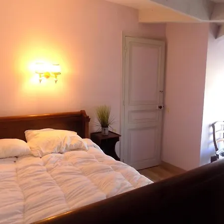 Sur Gironde - Maison Mitoyenne En Pierres - Proximite Commerces
