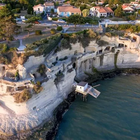 Sur Gironde - Maison Mitoyenne En Pierres - Proximite Commerces Villa *