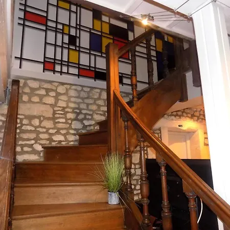 Sur Gironde - Maison Mitoyenne En Pierres - Proximite Commerces Villa *